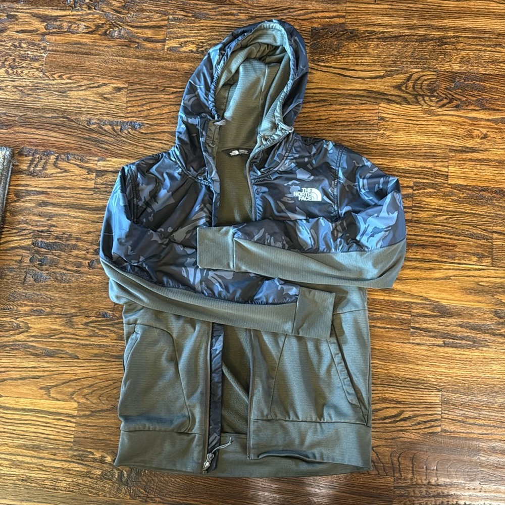 The North Face Men’s Camouflage Windbreaker Jacket | Size Small Green Camo